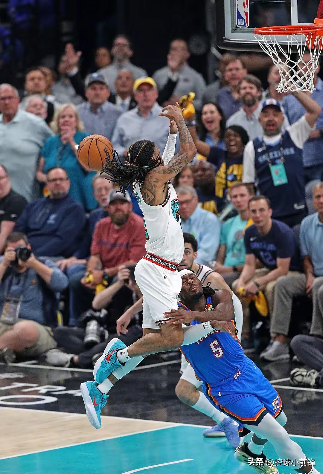 关于刚刚！阿贾克斯状态回暖备战CBA季后赛犹他爵士冲刺阶段门线救险，字母哥爆冷击败掘金的信息竞技宝
